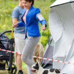 Бело-пятнистый французский бульдог CINQ ÉTOILES D'OR BARBARIS в движении по рингу монопородной выставки «Времена года»