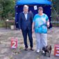 Иштар у ног владелицы рядом с судьёй, у шатра ринга таблички второго и третьего места